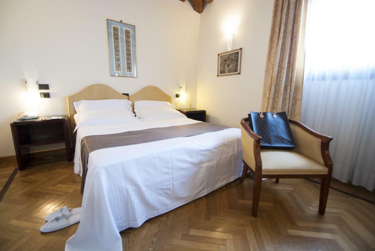 Alla Rocca Hotel Conference & Restaurant Bazzano Екстериор снимка