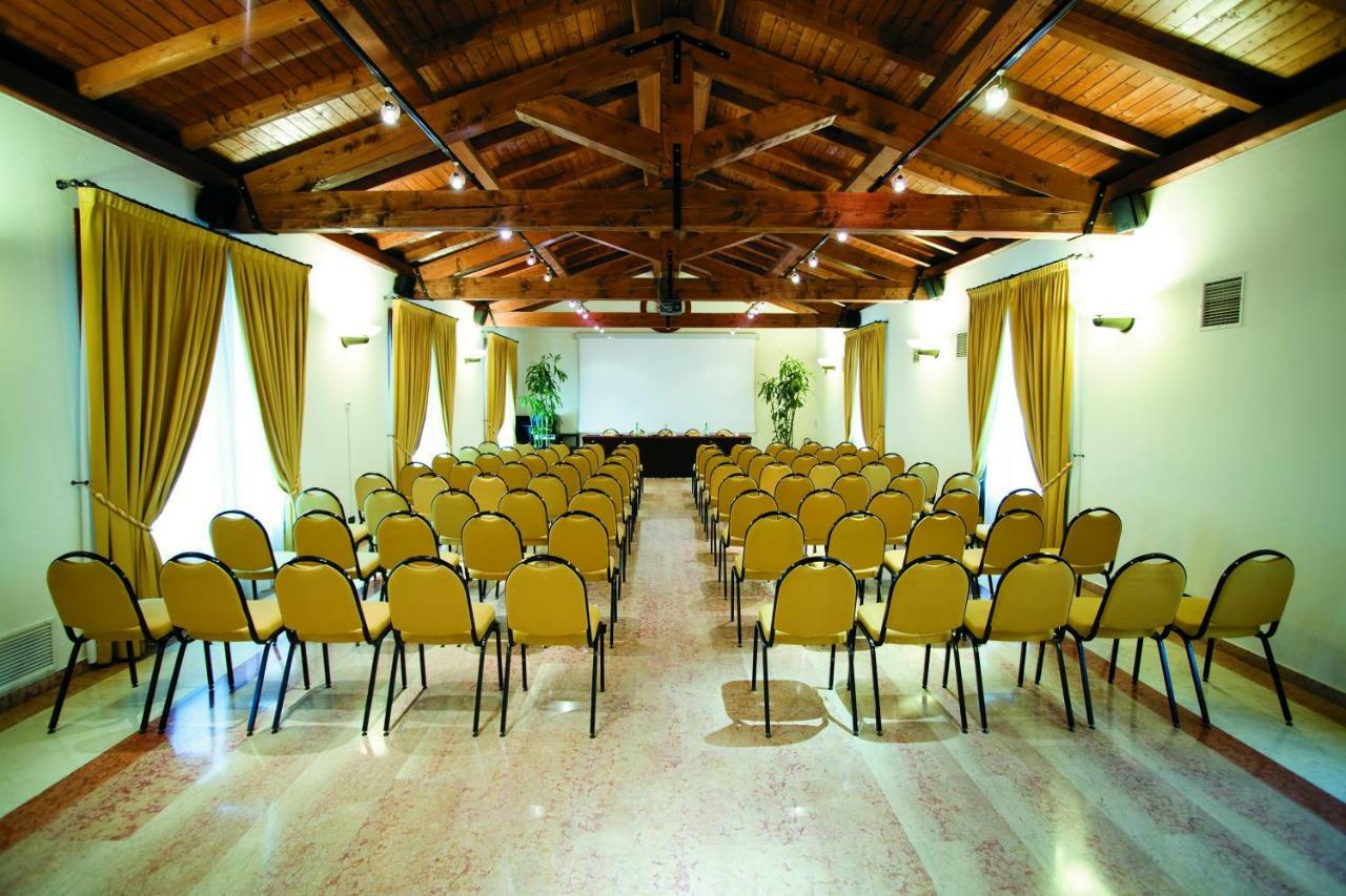 Alla Rocca Hotel Conference & Restaurant Bazzano Екстериор снимка